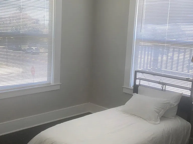 1201 N Irwin St #10 — Photo 5