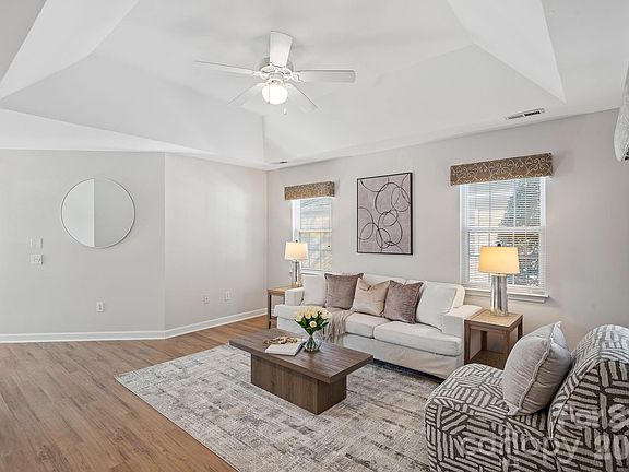 3rd image of 132 Ashwood Ln