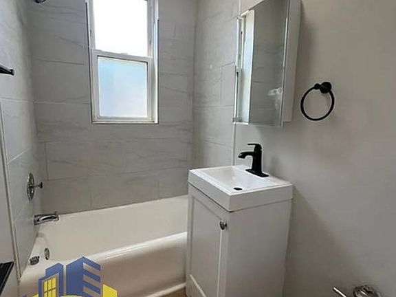 4th image of 6912 N Ashland Ave #107