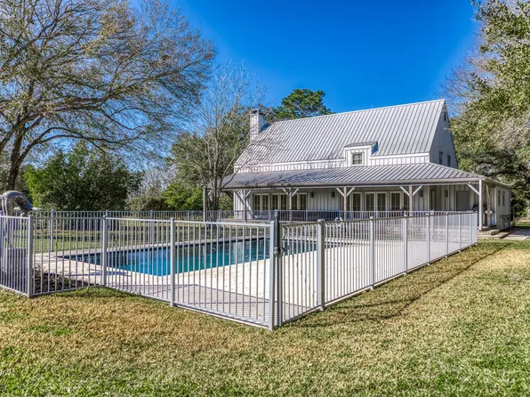 1585 Round Top Rd, Round Top, TX 78954