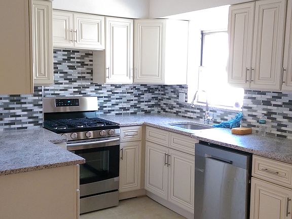 3rd image of 4028 Edson Ave