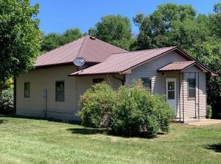 1012 7th St, Springfield, SD 57062