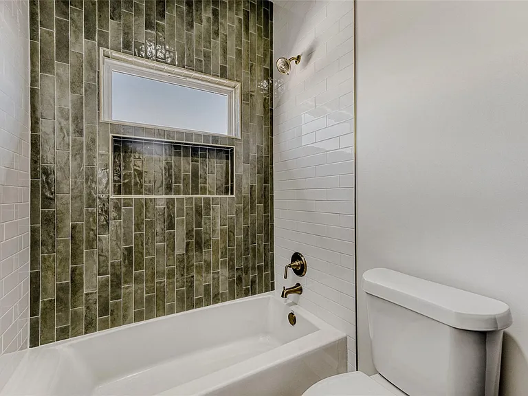 406 E Carrie Mnr — Photo 32