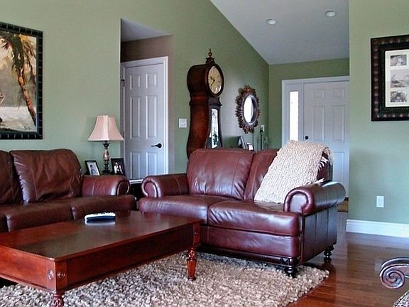 4th image of 263 Pleasant Lake Ct