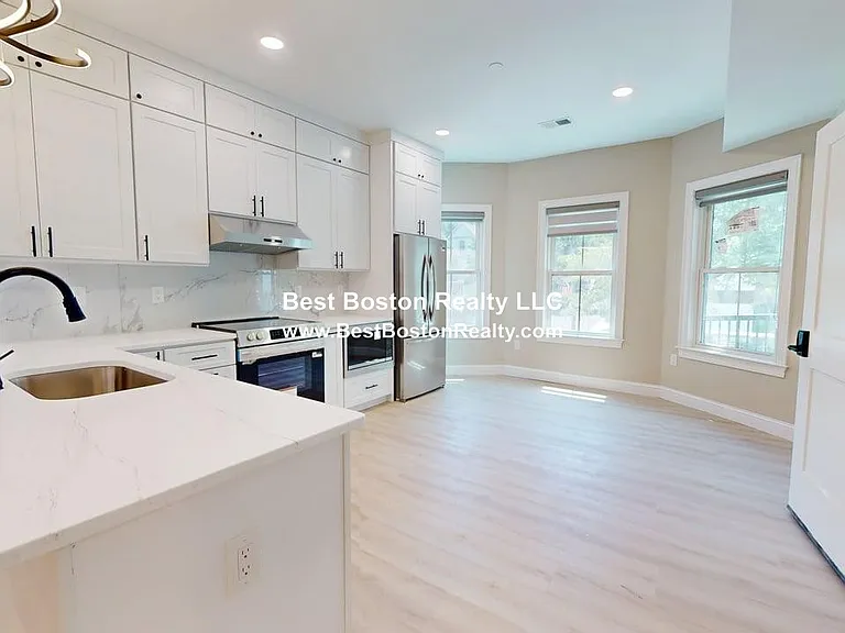 231 Highland Ave #2 — Photo 3