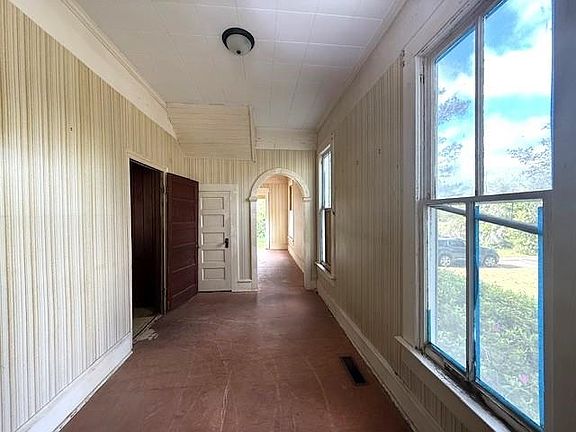 3rd image of 319 W King St