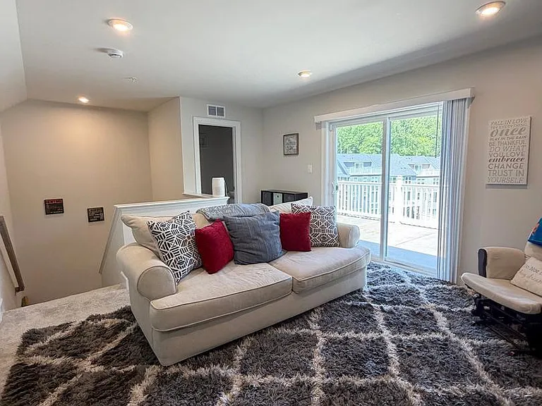 10802 Foxtrot Cir — Photo 17