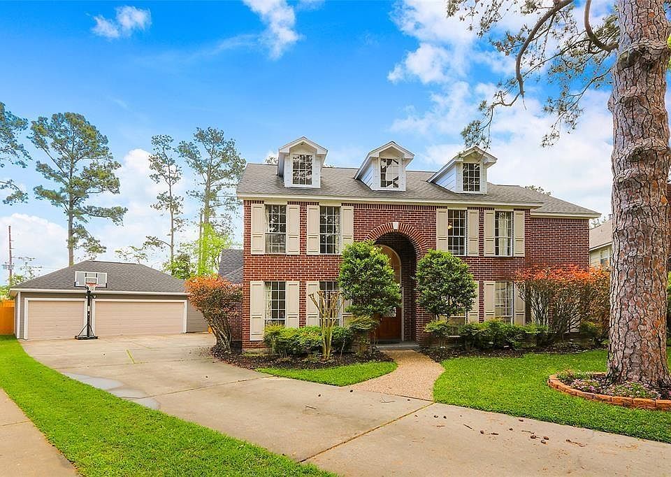 What a wonderful place to call home! 3 car garage 5 Bedrooms Study Formal Dining Room Formal Living room Backyard landscaped 2020!