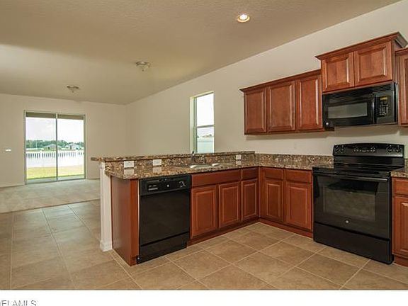 4th image of 3014 SW 9th Pl