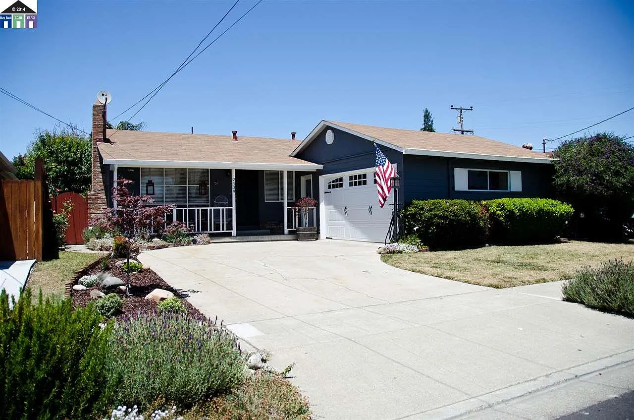 2439 Cryer St photo 1