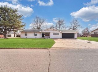 1502 W B Ave, Elk City, OK 73644