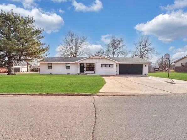 1502 W B Ave, Elk City, OK 73644