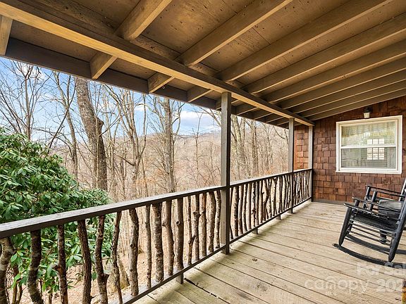 3rd image of 1040 Oak Ridge Ln