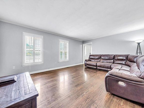 4th image of 3825 Park Ln SW