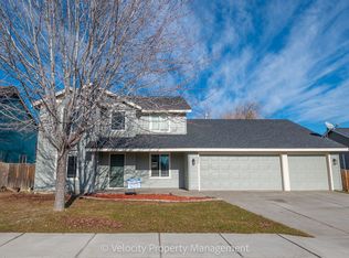 2077 NW Kingwood Ave, Redmond, OR 97756