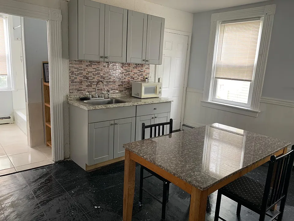 61 Florence St #1