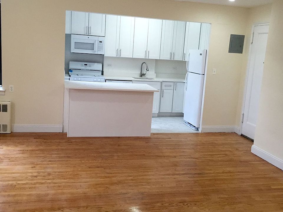 2nd image of 155 W 81st St APT 6C