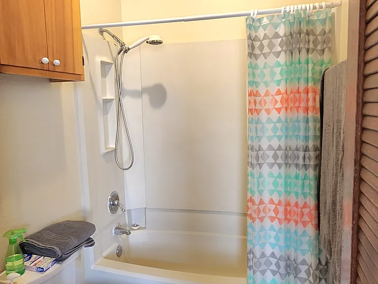 1561 N Van Ness Ave #13 — Photo 7
