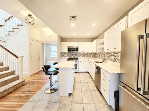1714 Beacon St #11, Brookline, MA 02445