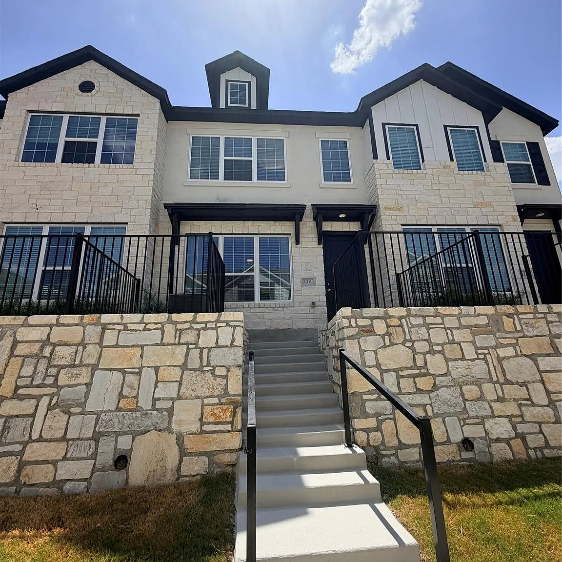 2 bed, 1.5 bath, $1,599 — Photo 1