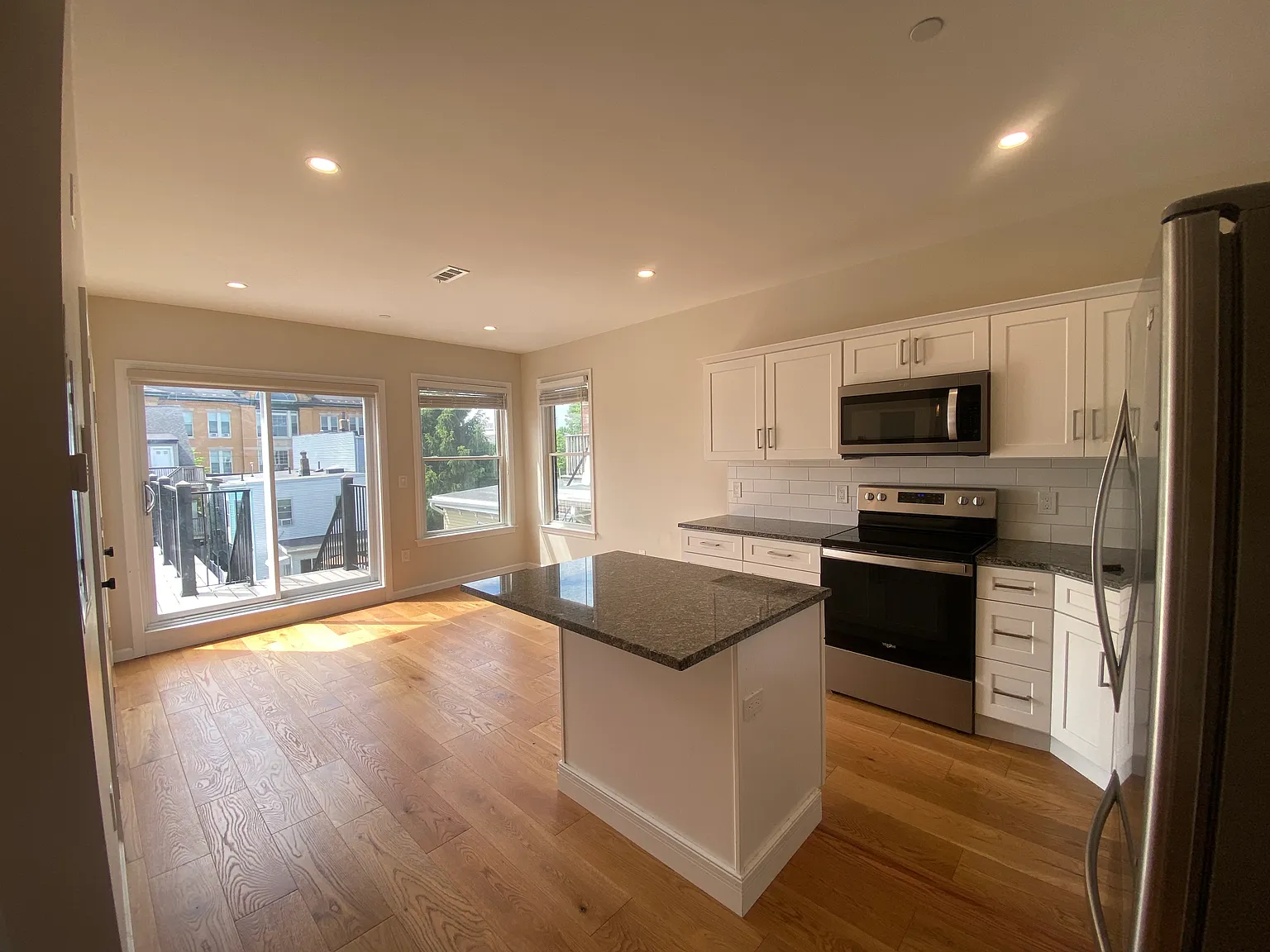 2 bed, 800 sqft, $3,000 — Photo 4