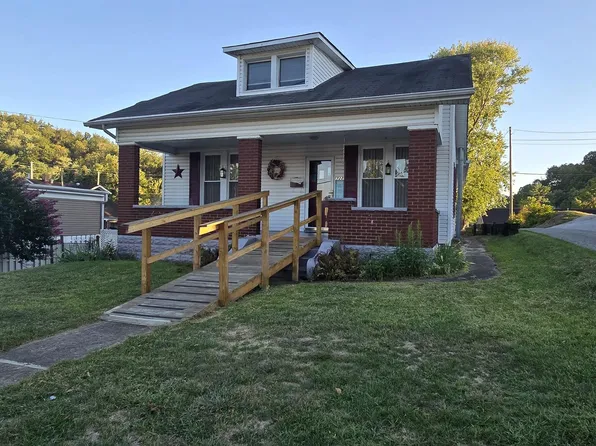 722 Greenup Ave, Raceland, KY 41169