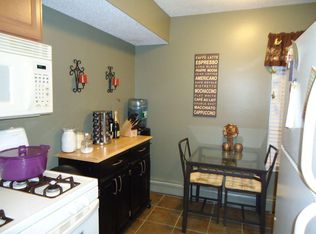 11 Talcott Forest Rd APT B, Farmington, CT 06032