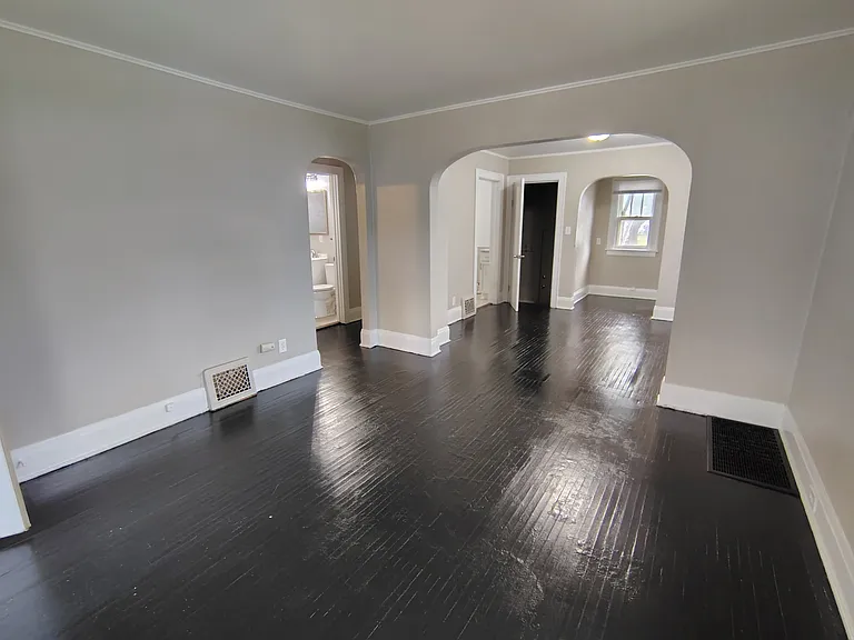 230 Sheridan Dr — Photo 3