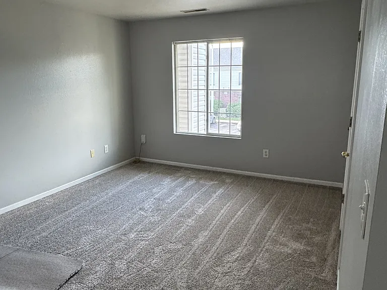 1350 Carlson Dr — Photo 21