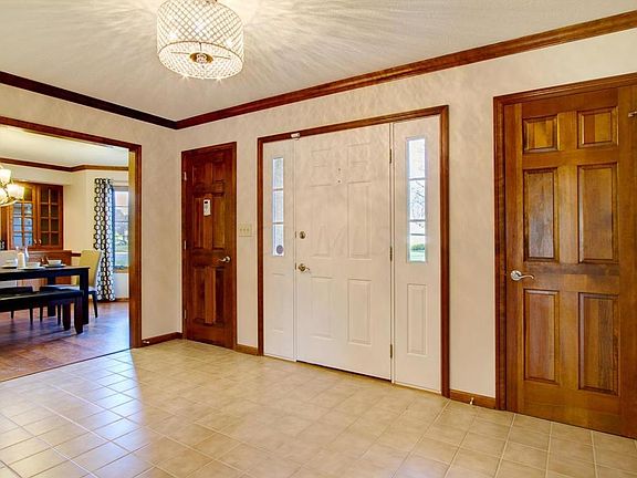 3rd image of 1113 Farrington Dr