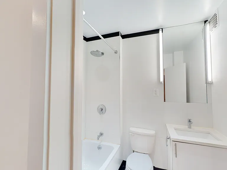 666 W End Ave #3TV — Photo 4
