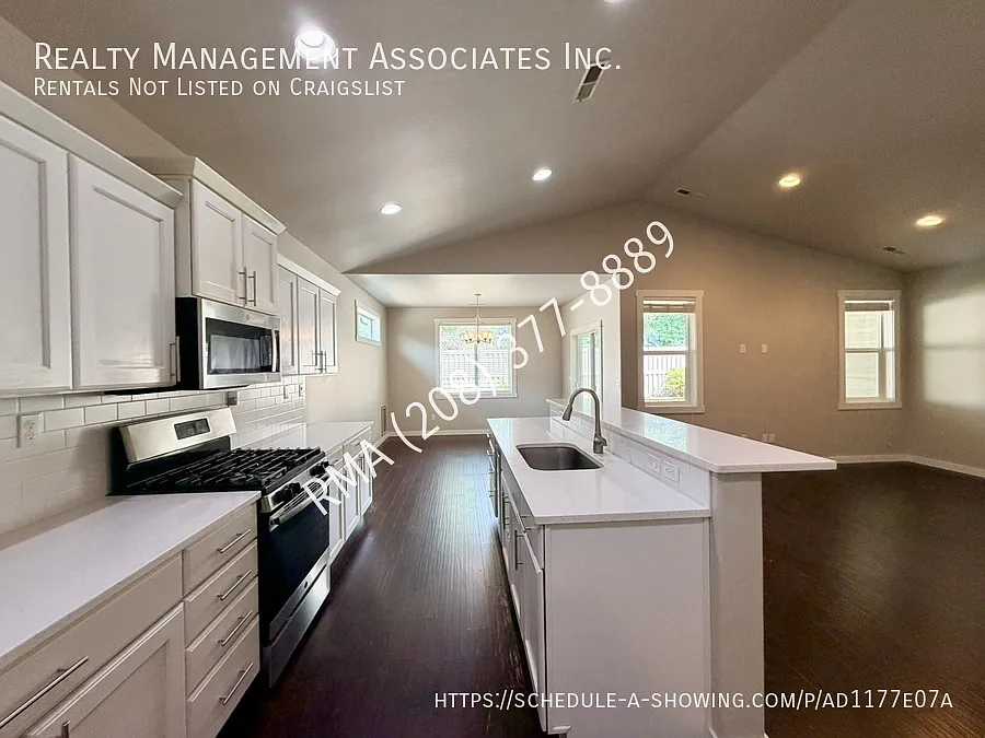 Spacious Home in Beautiful Neighborhood — Photo 4