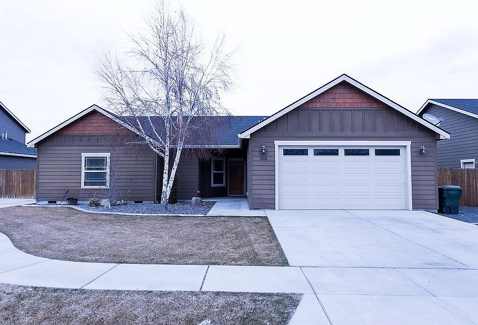 1st image of 1016 SW Olive Ct