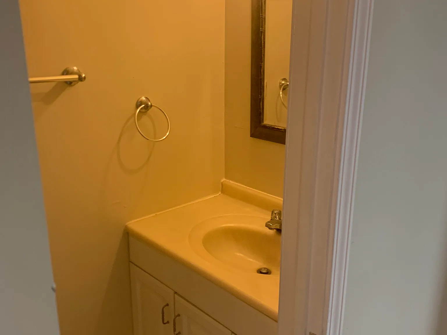 2 bed, 1.5 bath, 1100 sqft, $1,150 — Photo 3