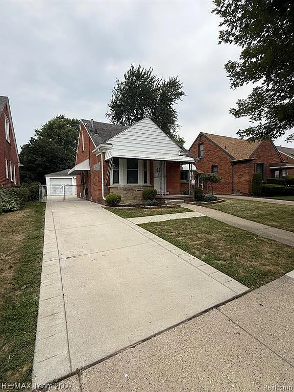 3 bed, 2.0 bath, 2085 sqft, $2,000 — Photo 2