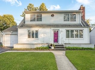 263 Foster Ave, Malverne, NY 11565