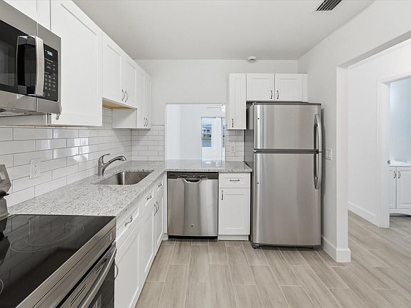 5th image of 428 Grove Isle Circle #9