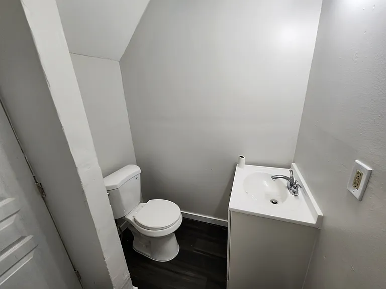 3815 Cass Ave — Photo 5