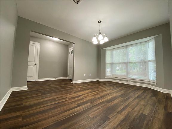 5th image of 15611 Thornbrook Dr