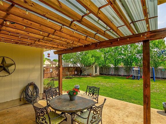 3rd image of 1000 Bluebonnet Ct