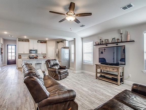 4th image of 3717 Sweetclover Dr