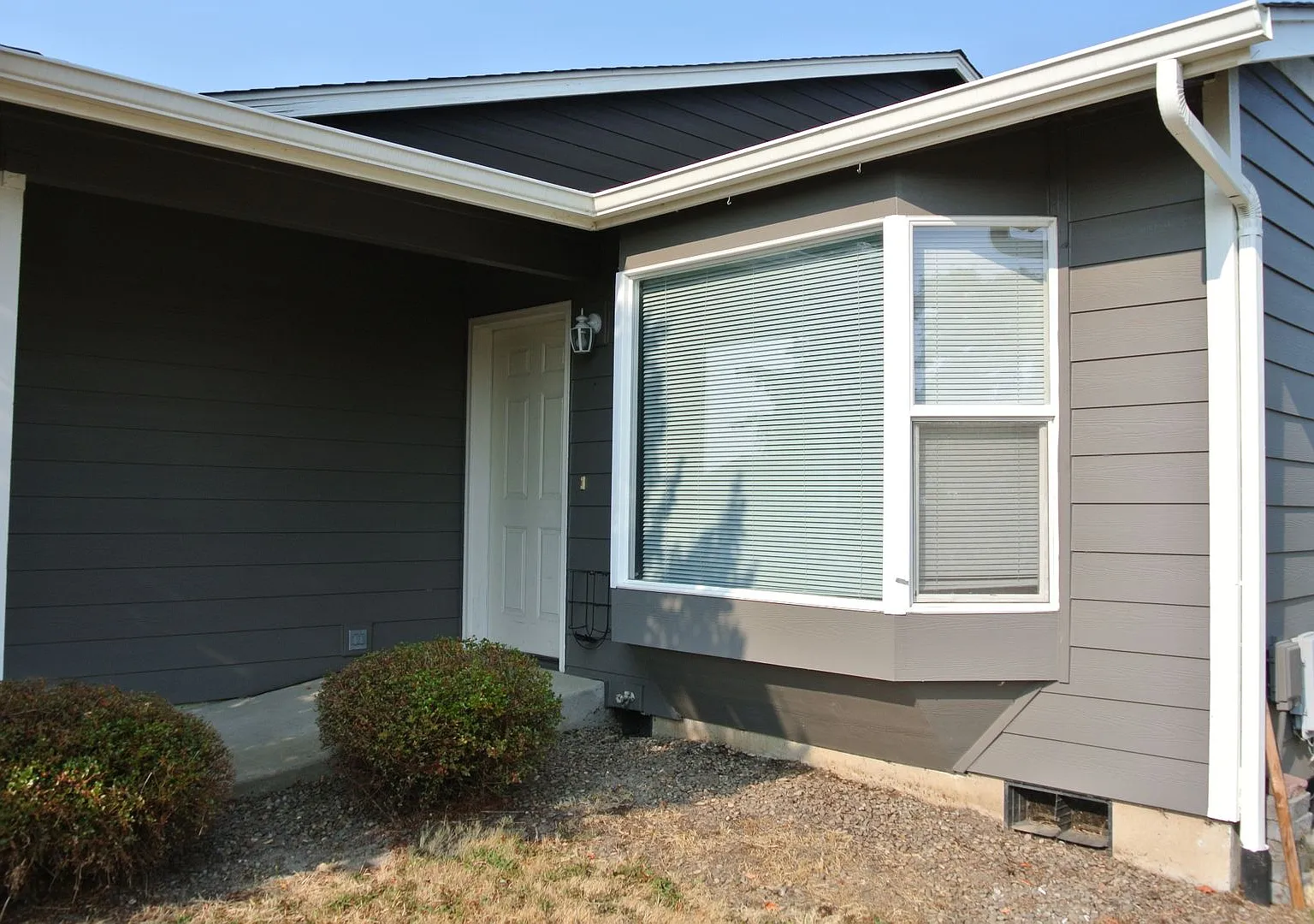 Spacious 3-bedroom/1 bath duplex in Albany! — Photo 2