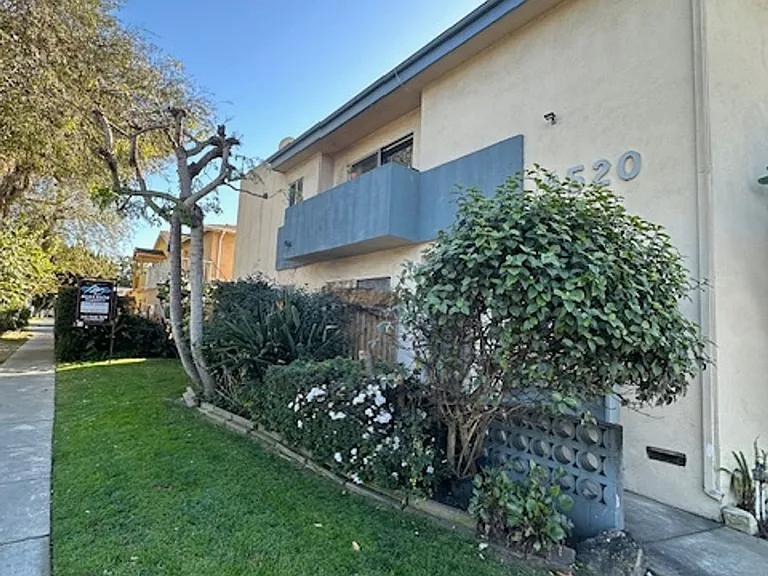 n9520 — Photo 2