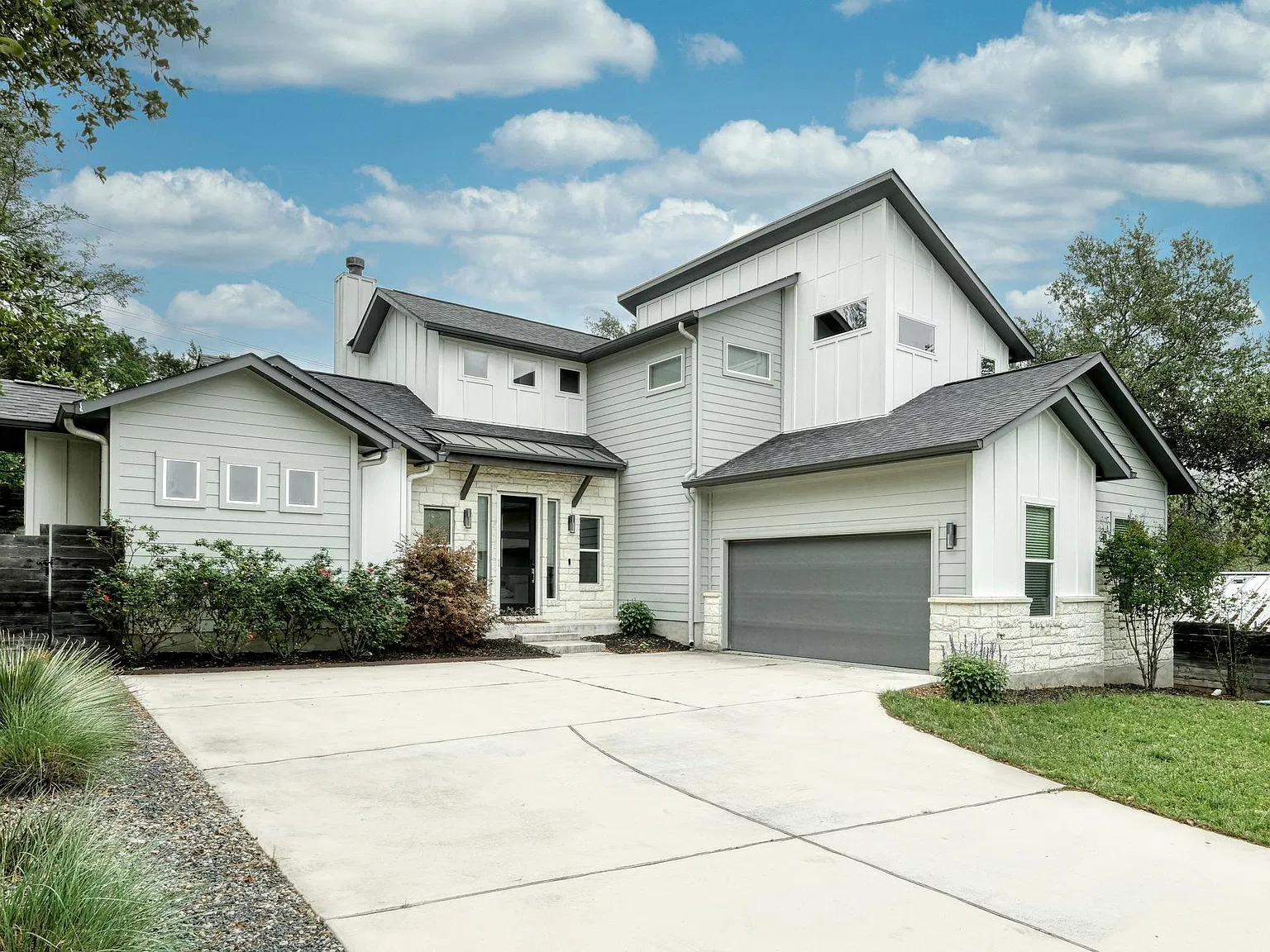 4 bed, 2.5 bath, 2363 sqft, $3,500 — Photo 1