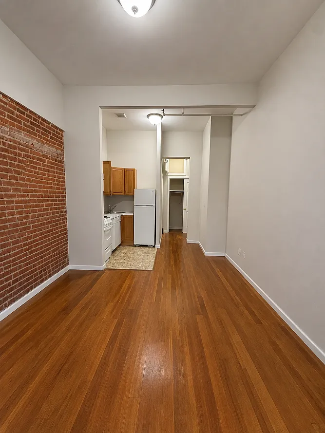 Building Photo - 71 W 71st St #1B