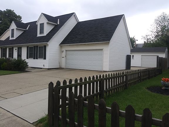 4th image of 1482 E 114th St