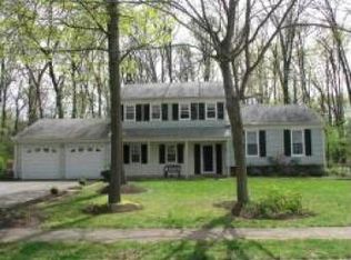 32 Crown Rd, Somerset, NJ 08873