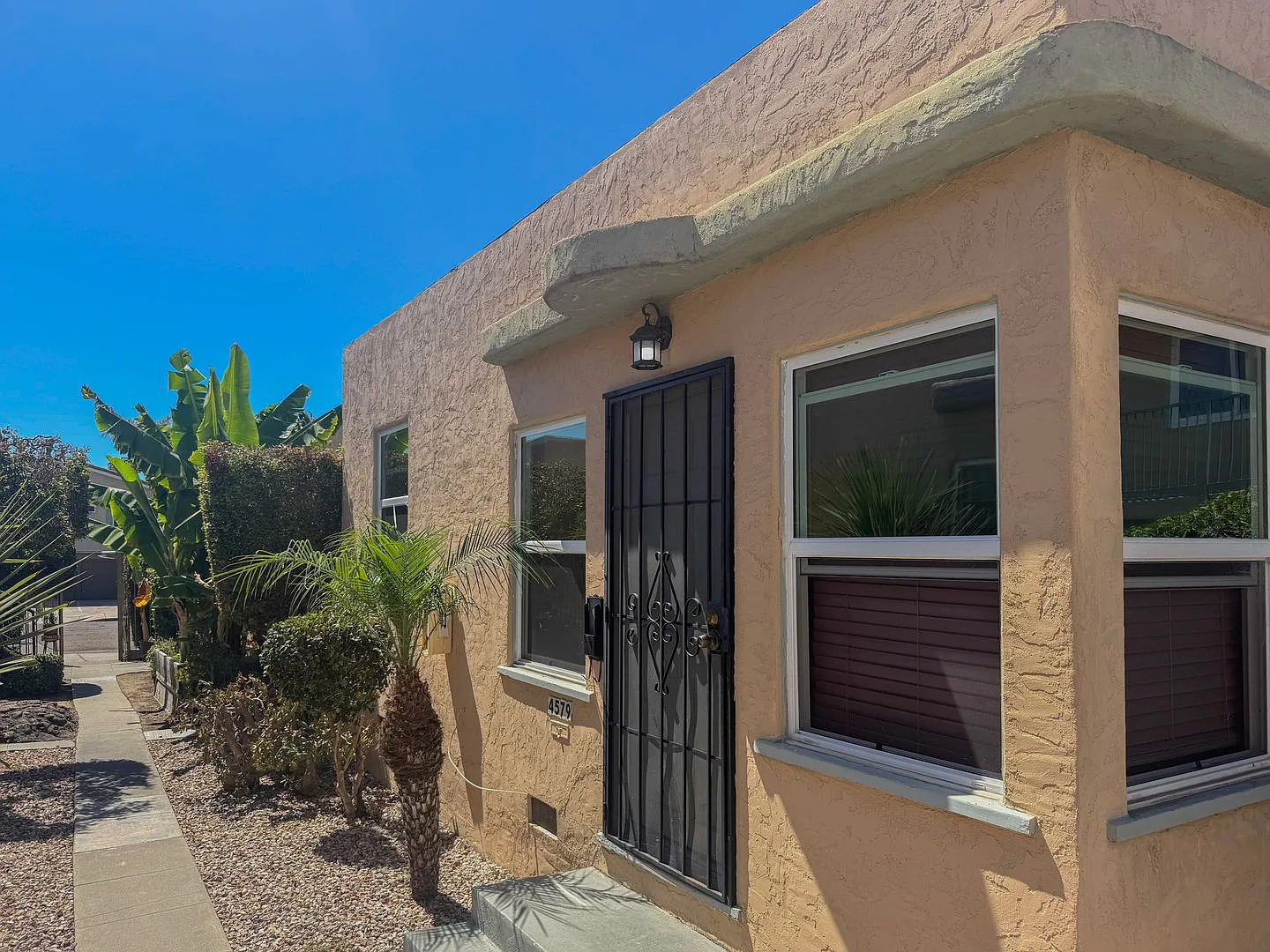 1 Bedroom / 1 Bath Cottage W/ Parking space in Normal Heights — Photo 3