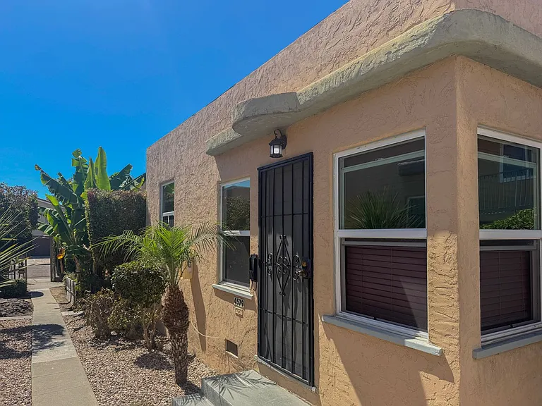 1 Bedroom / 1 Bath Cottage W/ Parking space in Normal Heights — Photo 9