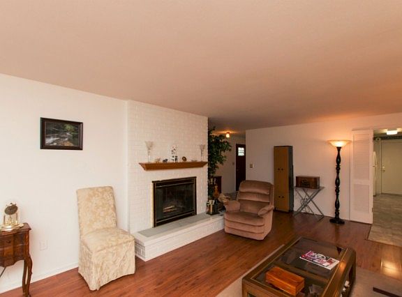 3rd image of 1212 Chateau Dr